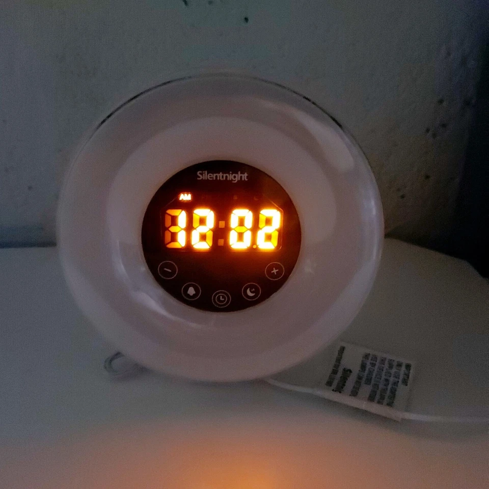 Silentnight Sunrise Sunset Wake-Up Alarm Clock / FM Radio 38080 Model JW-6639F - Image 4 of 4