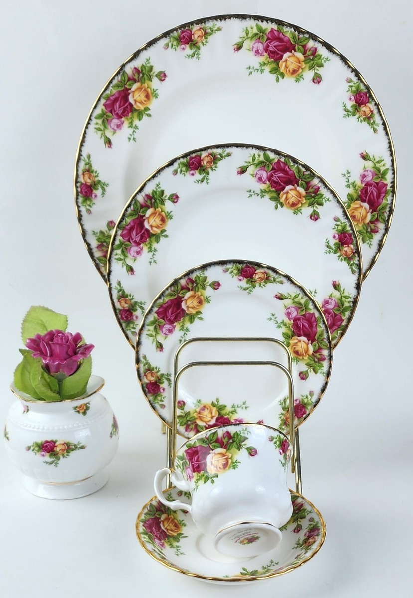 1962 ROYAL ALBERT Old Country Roses, Place Setting/Tea set/Bunny
