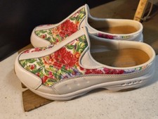 Easy Spirit Travel Time Fashion Mules Women  s Shoes Color White Floral Size 9ww