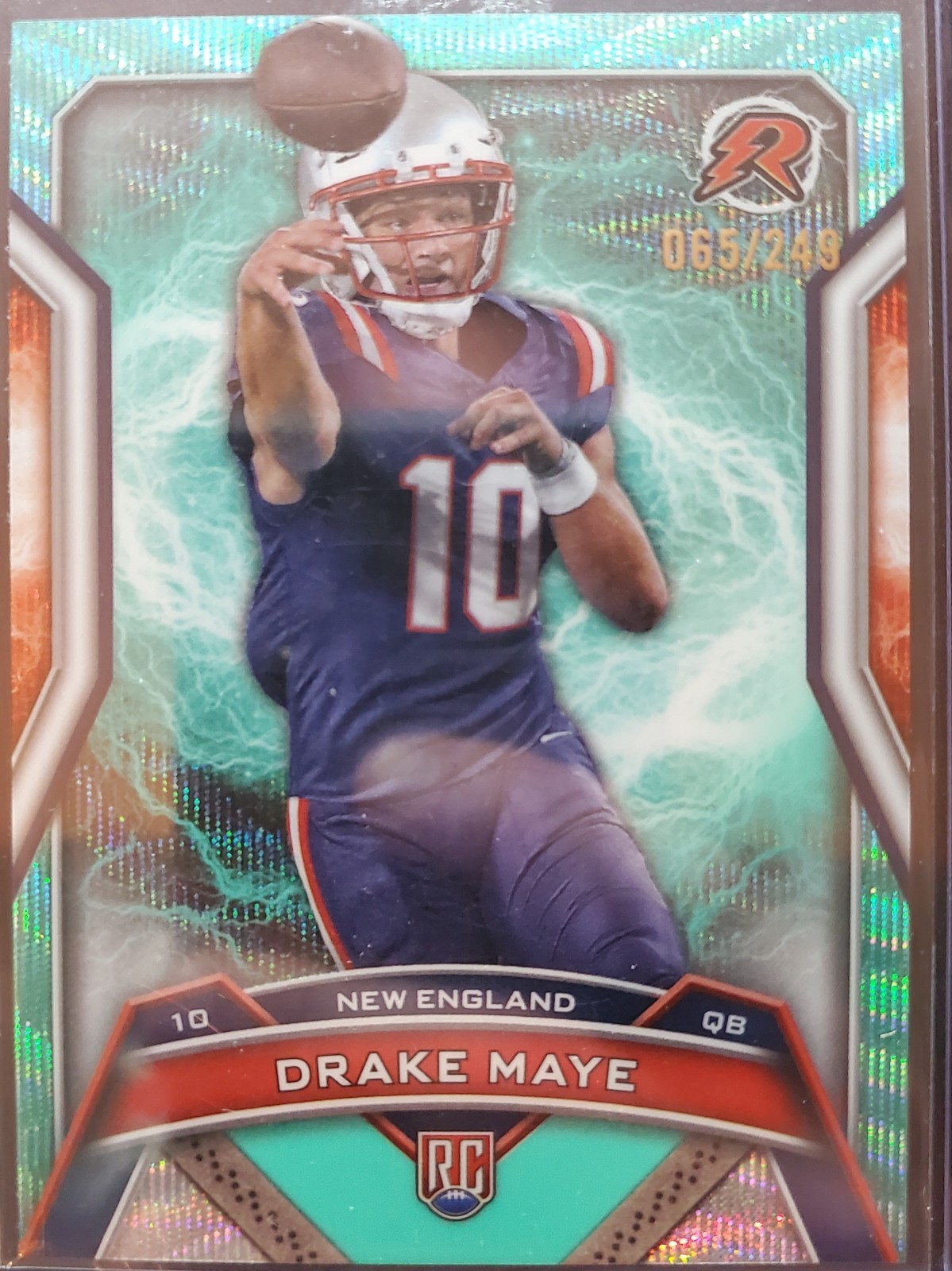 2024 Topps Resurgence - Rookies Drake Maye #164 Aqua Surge Refractor /249 (RC)