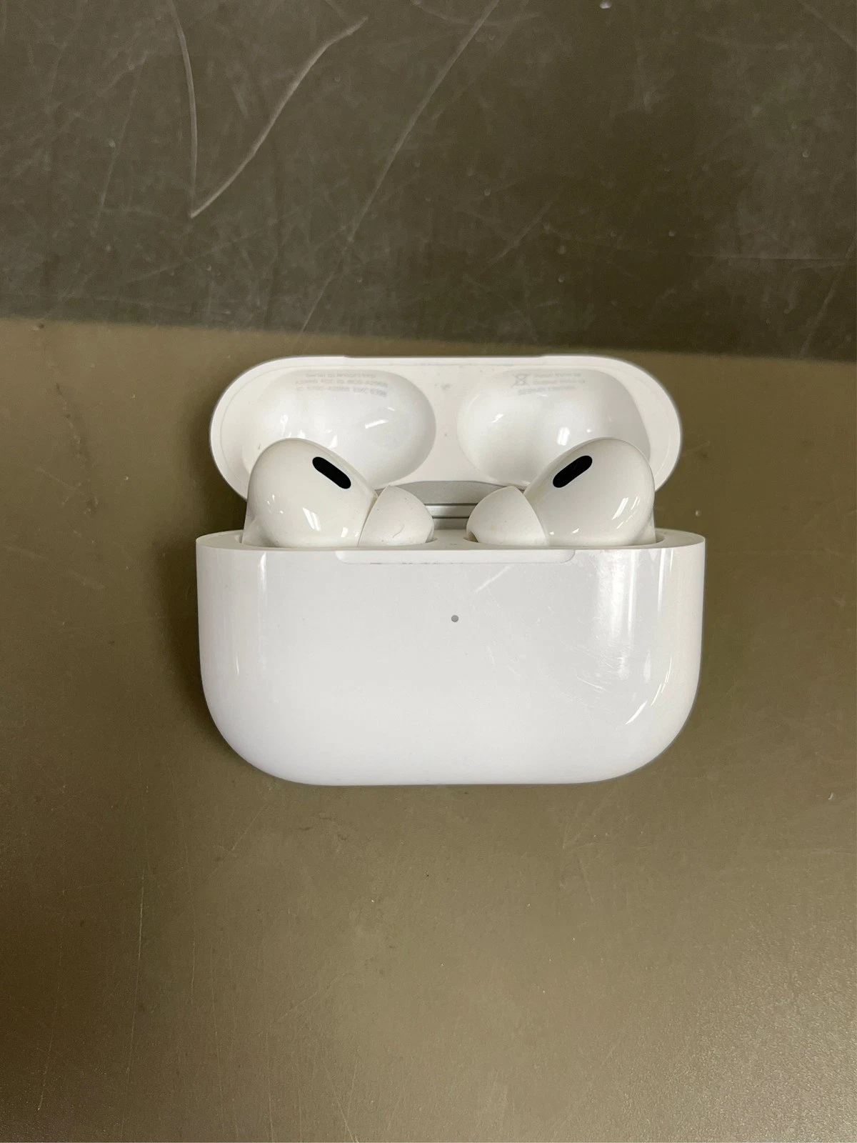 Apple AirPods Pro (2nd generation) with MagSafe Charging Case (USB-C) 1