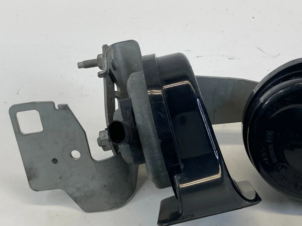 2004-2007 BMW 525i 530i buzina nota baixo e alto tom alarme sirene E20092018 fabricante de equipamento original - Imagem 3 de 4