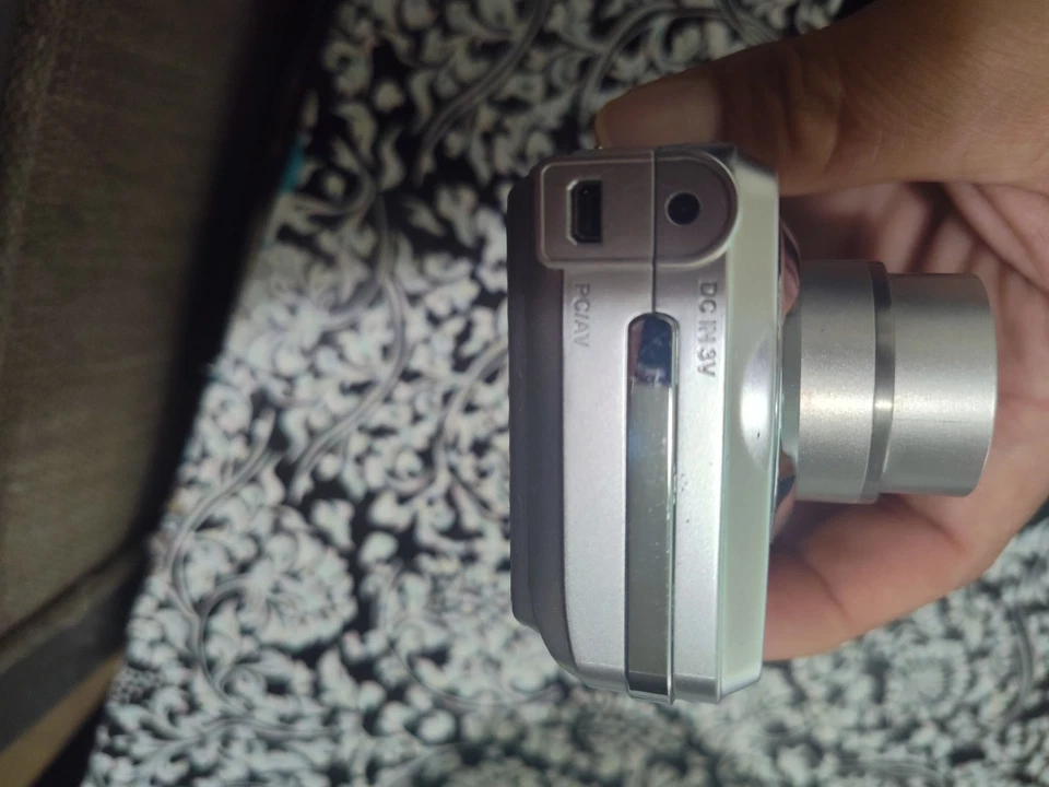 Sanyo VPC-503 5.0 MP Digital Camera Silver - Tested Working - Image 3 of 4