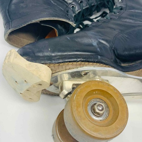 VNTG CHICAGO LYTLE Styled By HYDE Black Leather ROLLER SKATES Sz 10 Carry Case - Picture 11 of 12