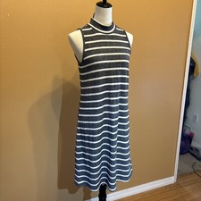 Effortless Style: Gap Striped Knit Shift Dress (Size S) - Gray & White