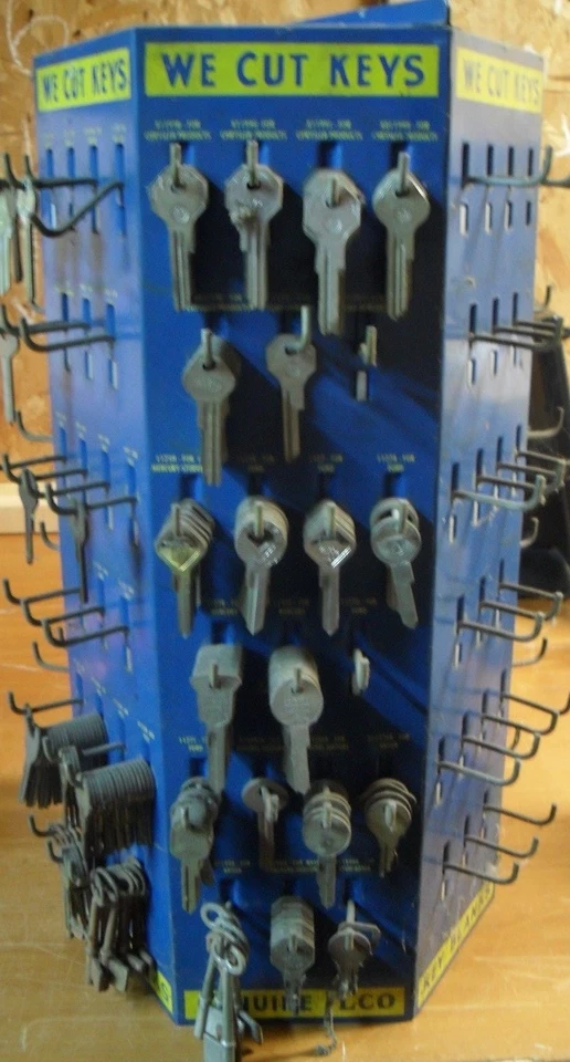 2 RARO! LLAVES FORD VINTAGE EN BLANCO HECHAS EN EE. UU. Foto 3 de 3