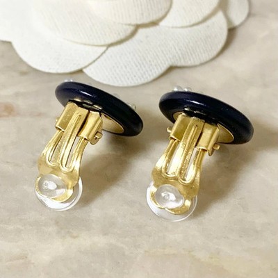 CHANEL earrings Coco mark shell pearl black logo round Type gold Color Women's