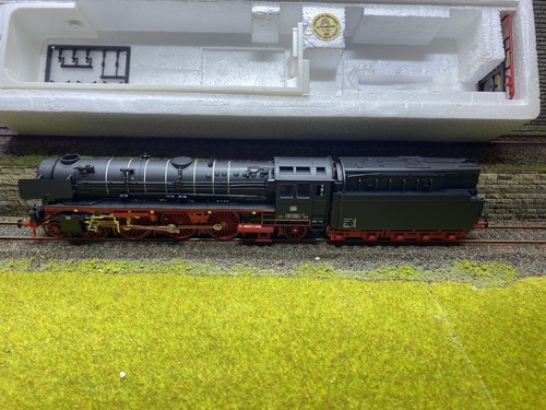Liliput 10023 Dampflok 01 1100 mit silbernen Kesselringen H0 EP 4 | Condition: Gebraucht