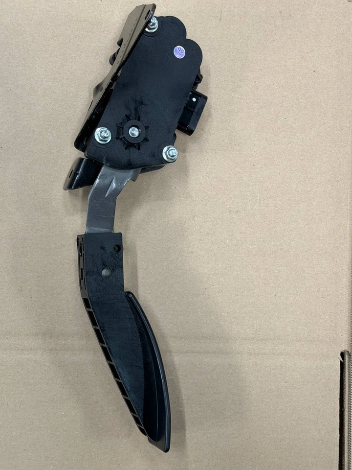 Pedal GMC (S) Original 10379038 / 10379038 Envío Rápido Foto 2 de 3