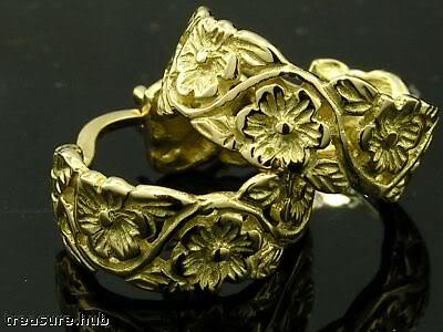 Original 18ct 18K einfarbig gelbgold Blüte Girlande Huggies Ohrringe