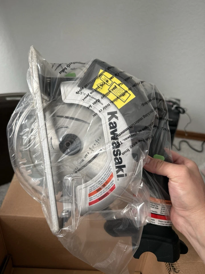 NUEVA SIERRA CIRCULAR KAWASAKI 19,2 VOLTIOS CON HERRAMIENTA DE LUZ LÁSER SOLAMENTE Foto 3 de 3