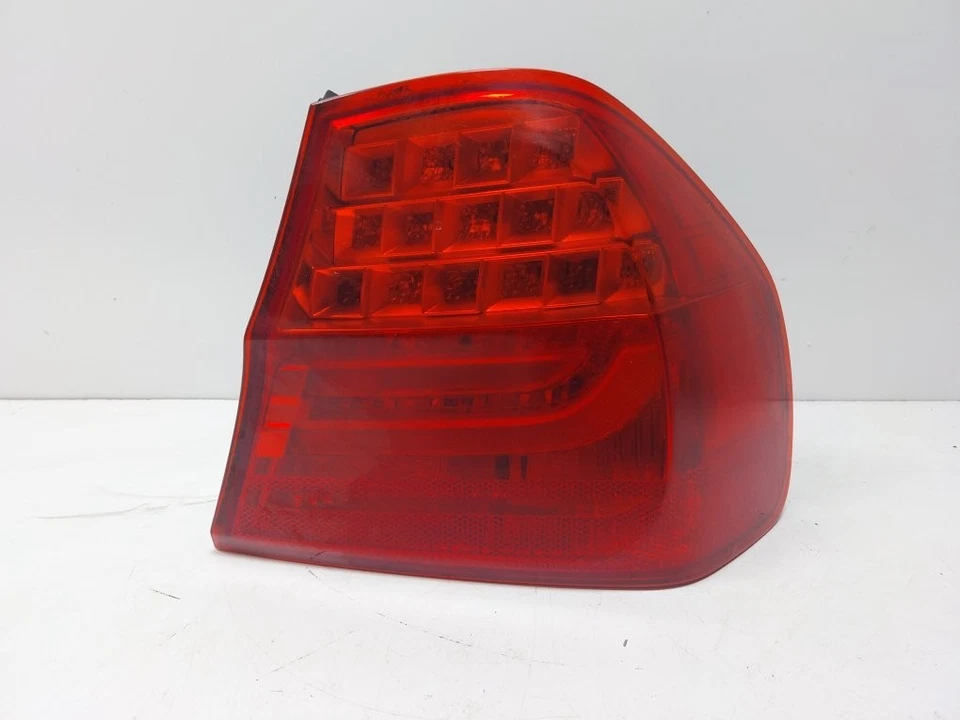 BMW 320 F30 RHD 2011 FEU ARRIÈRE/ARRIÈRE SUR CARROSSERIE CÔTÉ DROIT 7289426 - Photo 1/4