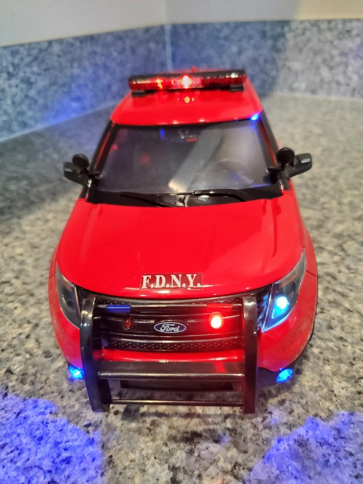 New York Fire Dept. - Ford Explorer w/ All Flashing Lights - Image 2 of 4