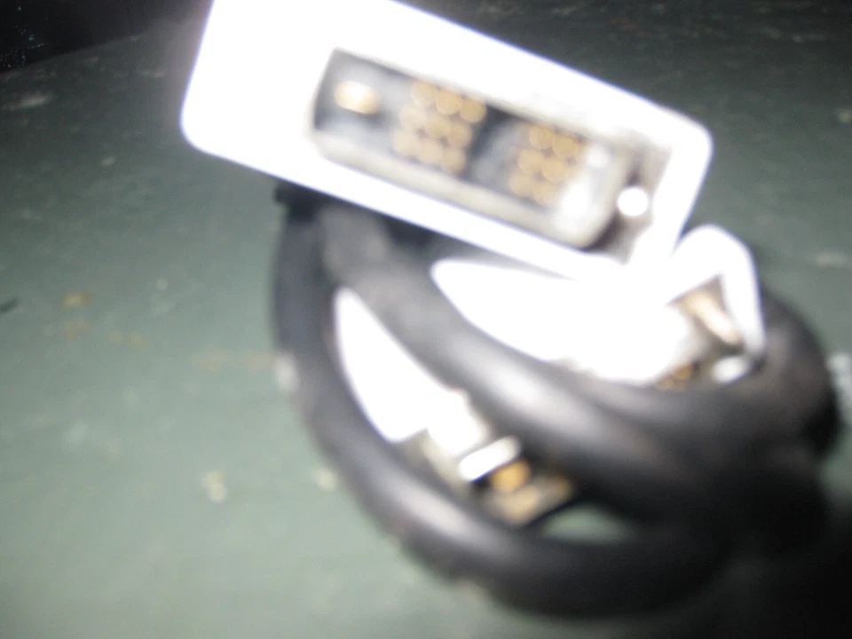 DVI-D TO DVI-D Cable Male To Male Single Link 18+1 Pin Monitor Display Wire 5Ft - Image 2 of 2