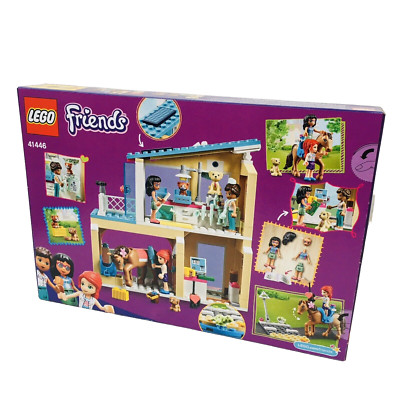 Amazon.com: LEGO Friends Heartlake City Vet Clinic 41446   Friends Heartlake City Vet Clinic (41446) building set display picture 1