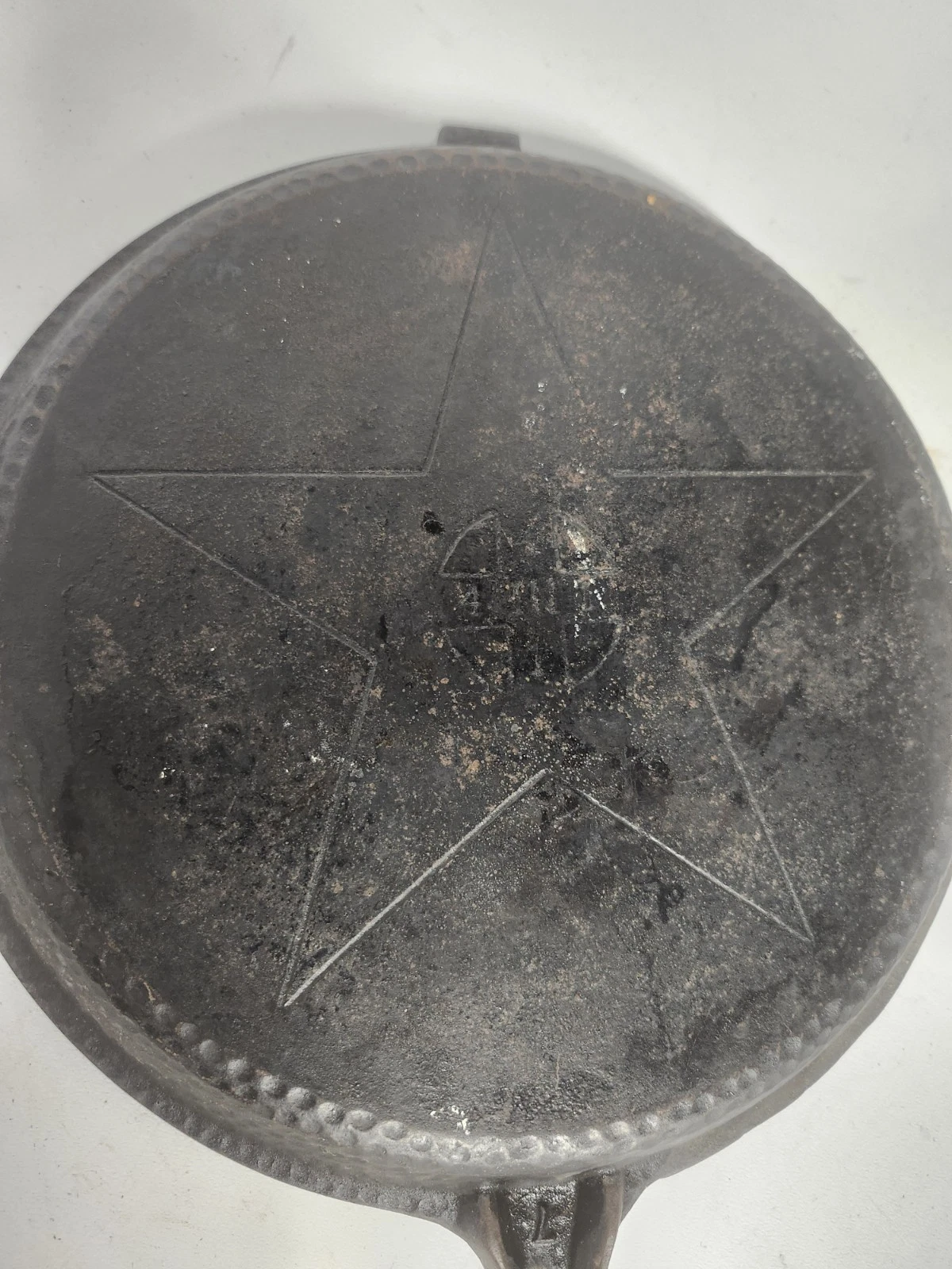cast iron skillet lid star #7 Wagner Griswold Lodge?