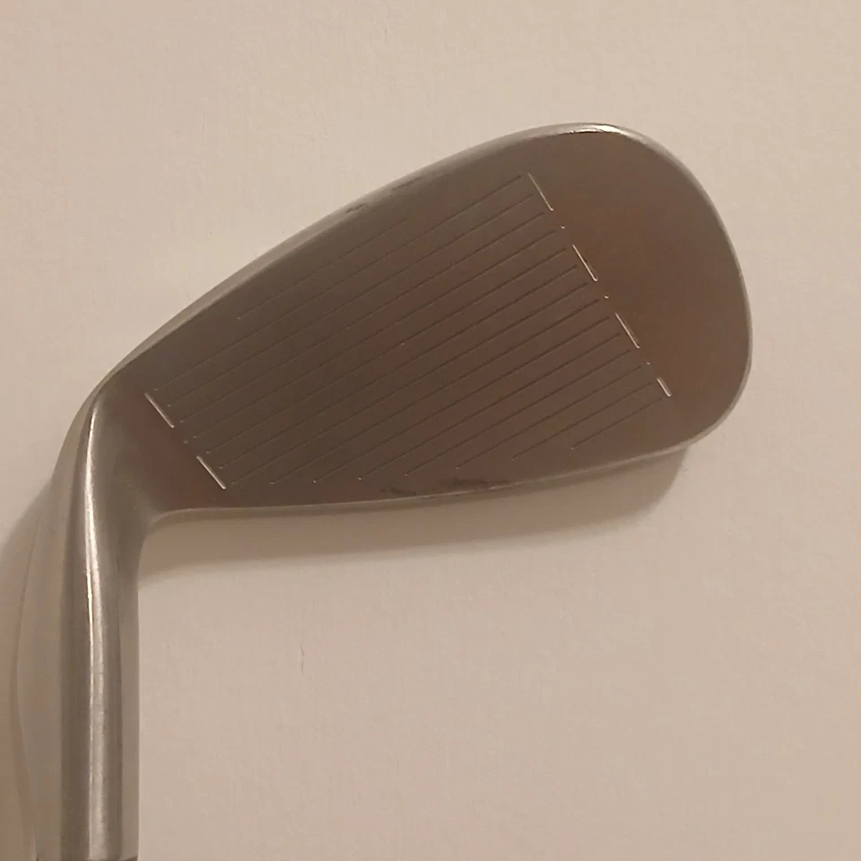 Cobra Golf 8 Iron Graphite Shaft Gravity Back Stiff RH - Image 2 of 4