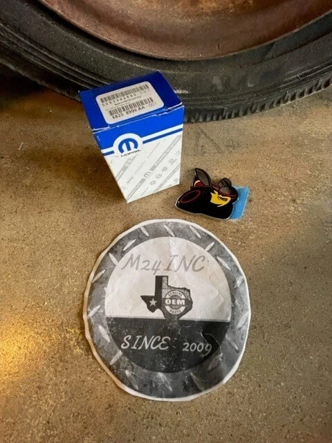 (1) OEM Scat Pack Super Bee Emblem LH / RH for Dodge Challenger Mopar 68258999AA - Image 2 of 4