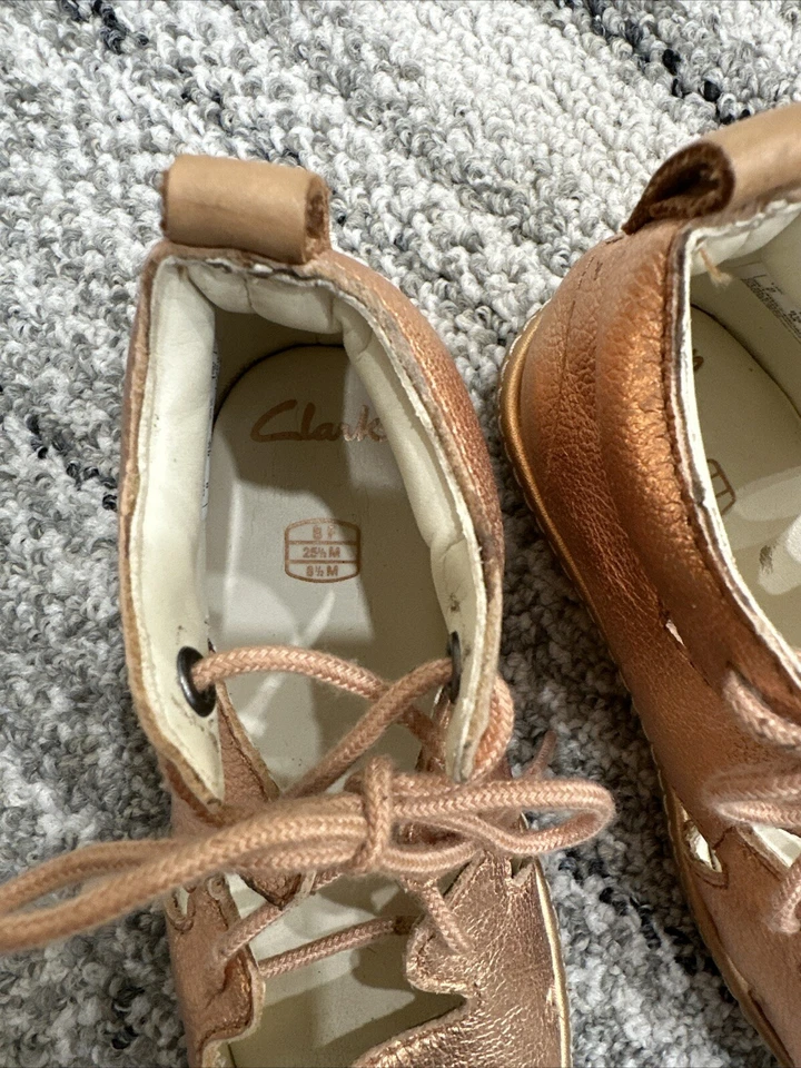 Clarks toddler shoes Size 8.5 Bronze - Изображение 4 из 4