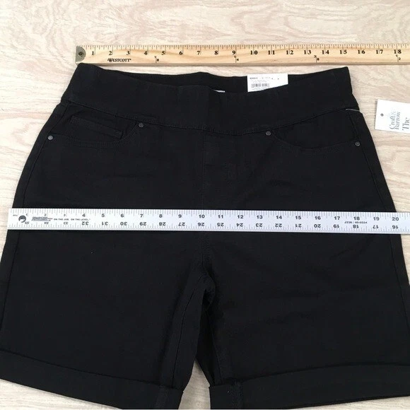 Croft & Barrow Shorts Size 8 Black Pull On Tummy Control Classic Stretch - Image 3 of 4