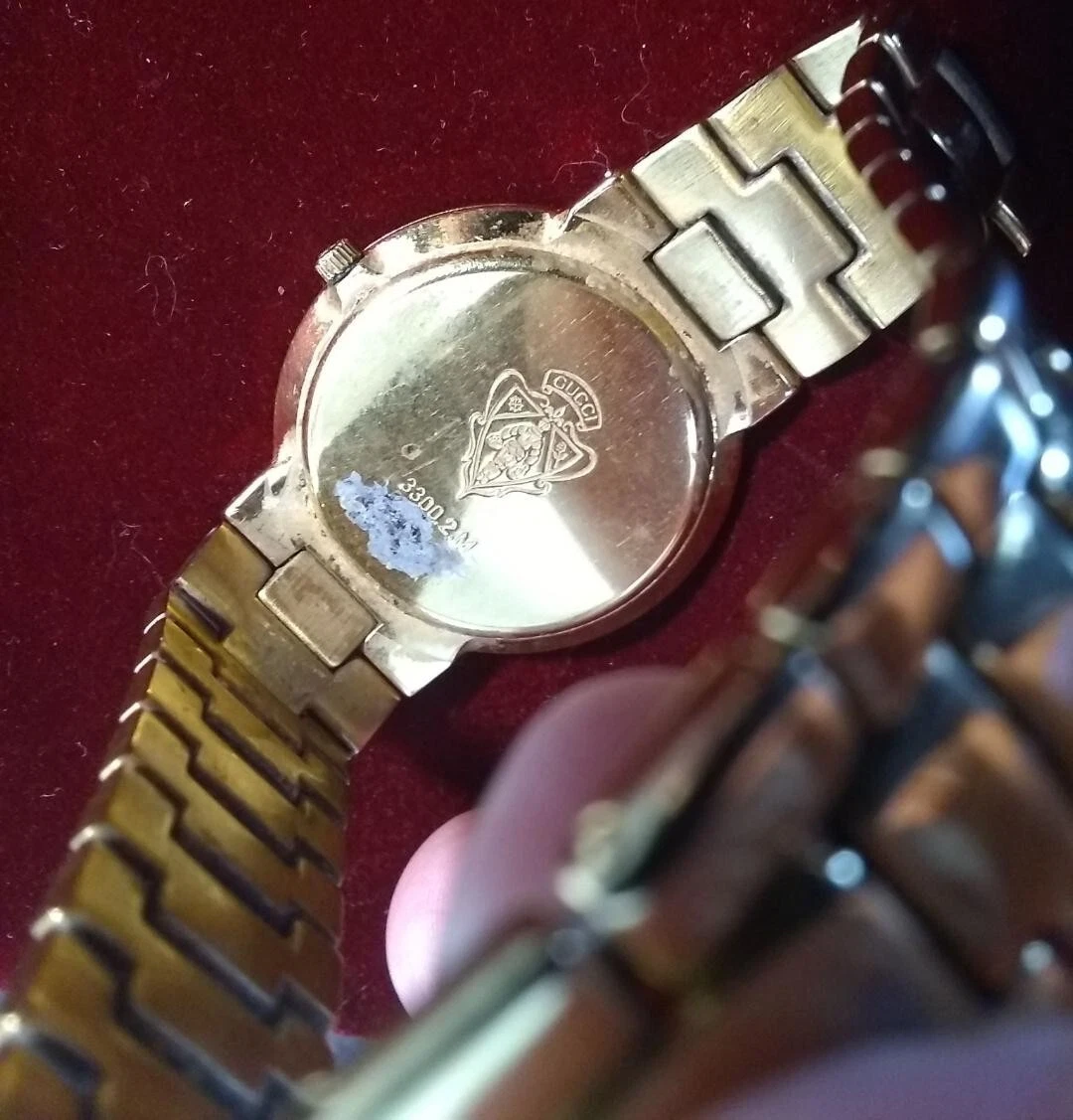 Reloj Gucci Hombre Hecho en Suiza con Número de Referencia 3300.2.M, que data de 1995 Reloj Gucci Hombre Hecho en Suiza con Número de Referencia 3300.2.M, que data de 1995