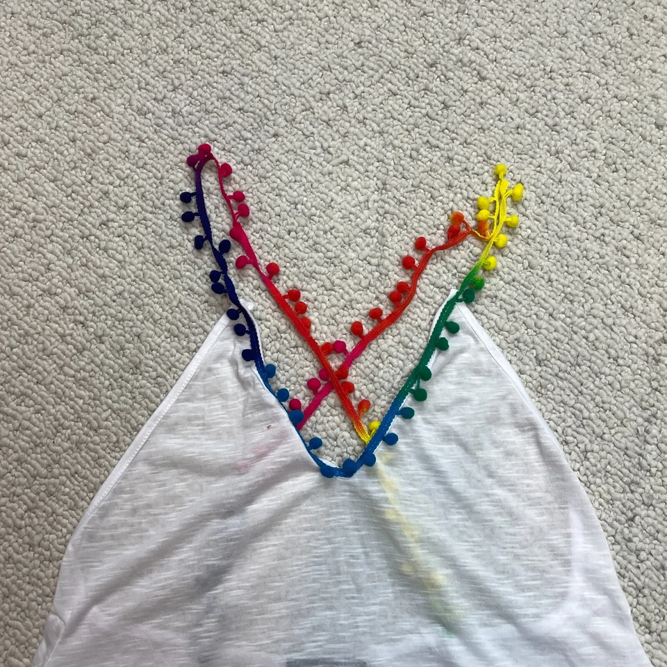 Camiseta sin mangas Boohoo para mujer blanca mediana con correas coloridas sin espalda suave Foto 2 de 4