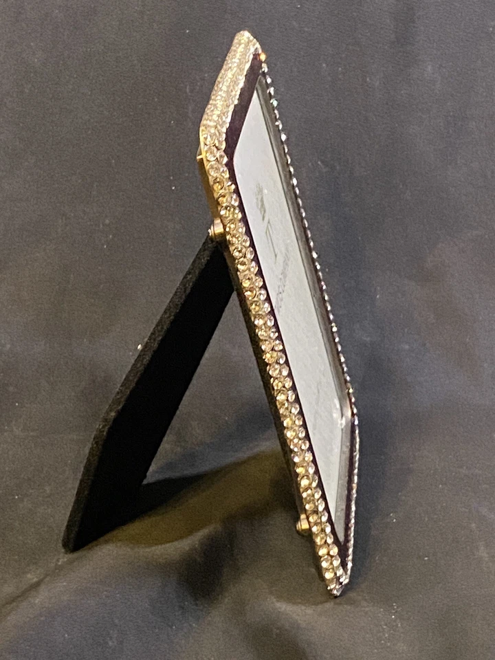 RARO TWOS COMPANY ESMALTE VERMELHO E CRISTAL INCORPORADO 3,5 x 5” QUADRO NOVO COM ETIQUETAS TOM DOURADO - Imagem 2 de 4