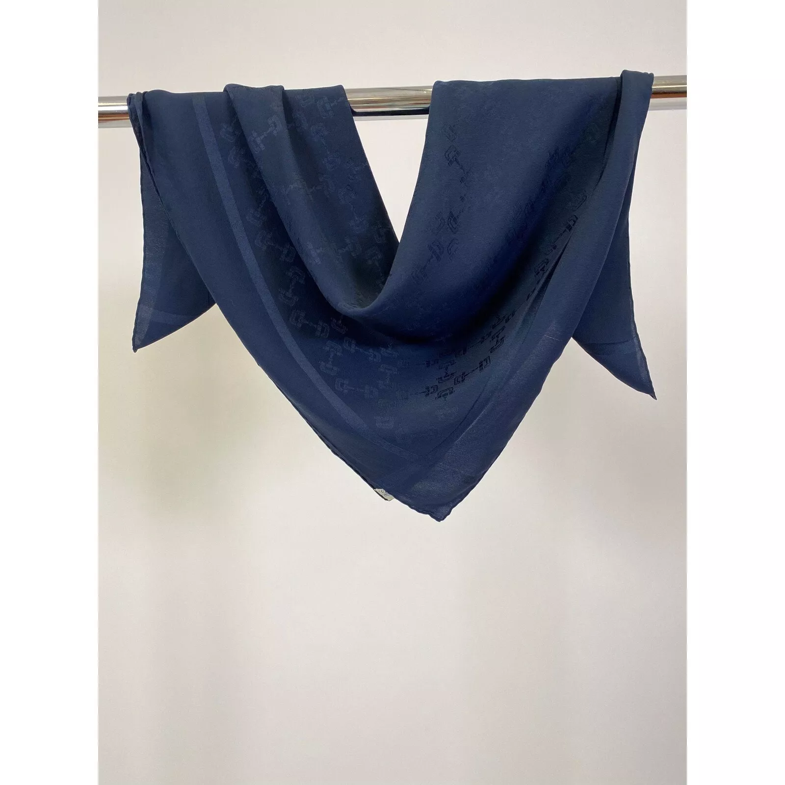 Rare écharpe Gucci vintage créateur années 70 bleu marine imprimé mors de cheval Seta soie ASIS