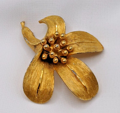 BSK Flower Brooch Pin Vintage Lily Iris Bloom Open Textured Gold Tone Estate