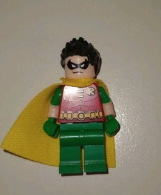 Lego Batman Minifigure Robin 7885 2006 2008 short hair version