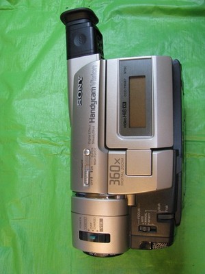 Sony CCD-TRV87 Hi8 Analog Camcorder - Record Transfer Play Video