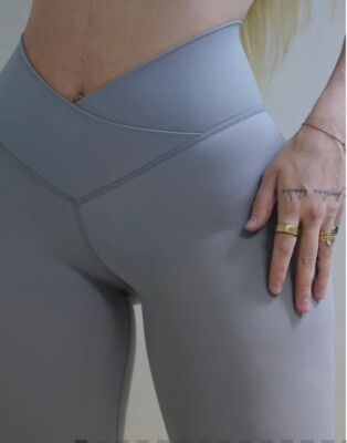 Women's Leggings Small V capris Naturyl By Niykee Heaton Nbk Gray stretch pants
