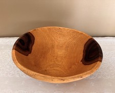 VINTAGE HANDCRAFTED WOOD OFF ROUND WALNUT OR AMBROSIA MAPLE BOWL