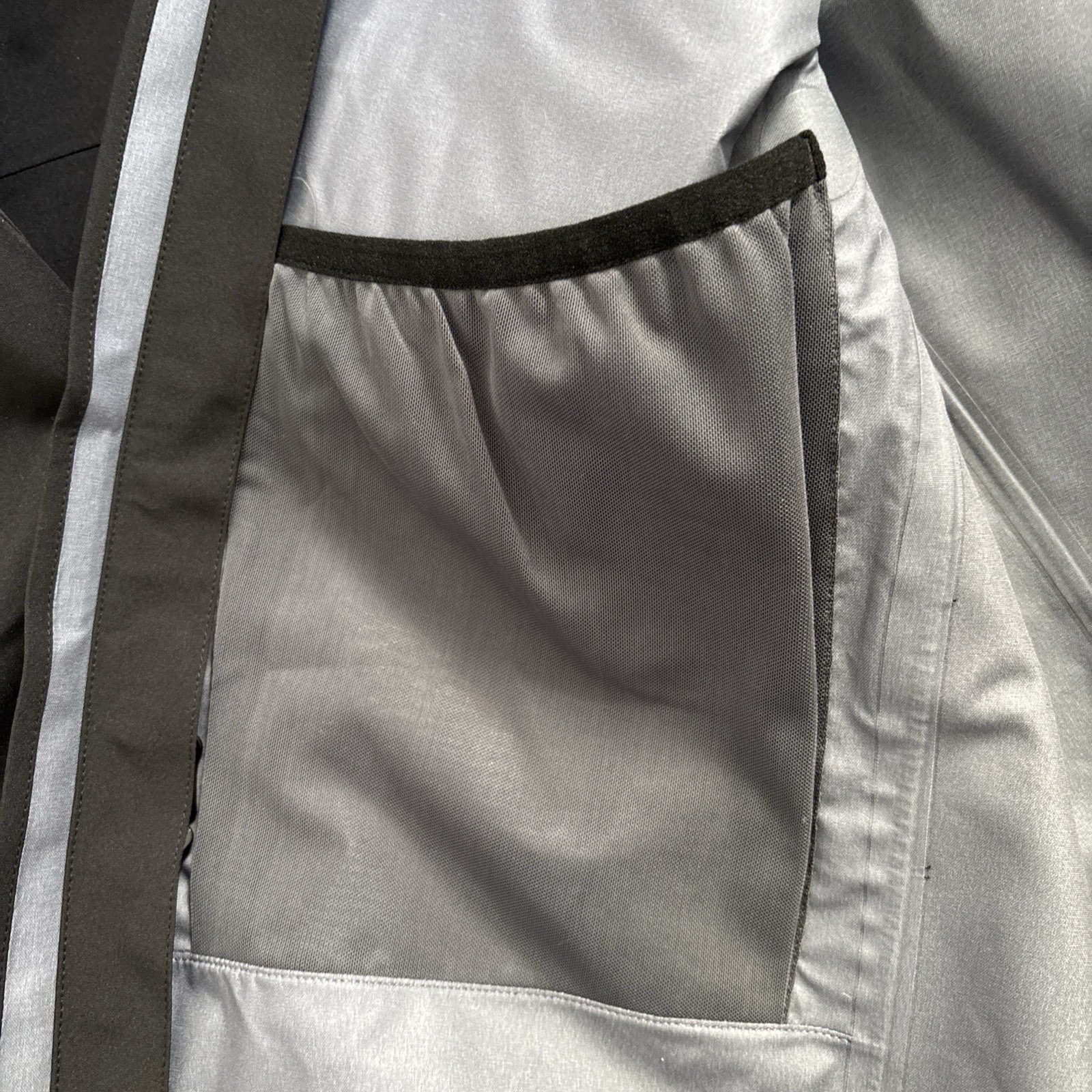 Arc'teryx Water Resistant GORE-TEX Pro Men's Black Rain Jacket Size L thumbnail 8