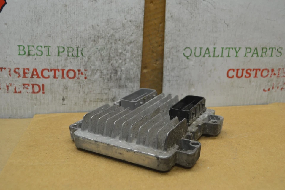 2010-11 Chevrolet Camaro Engine Computer Unit ECU 12633238 Module 527-8E3 - Image 4 of 4