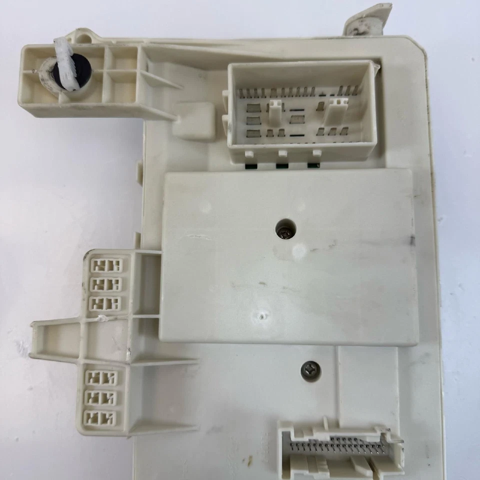 Volvo S40 V50 C30 C70 2004-2013 OEM Fuse Relay Junction Control Box 31254749 - Image 2 of 4