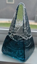 Vintage 90s art glass paperweight obelisk textured clear blue triangle prism