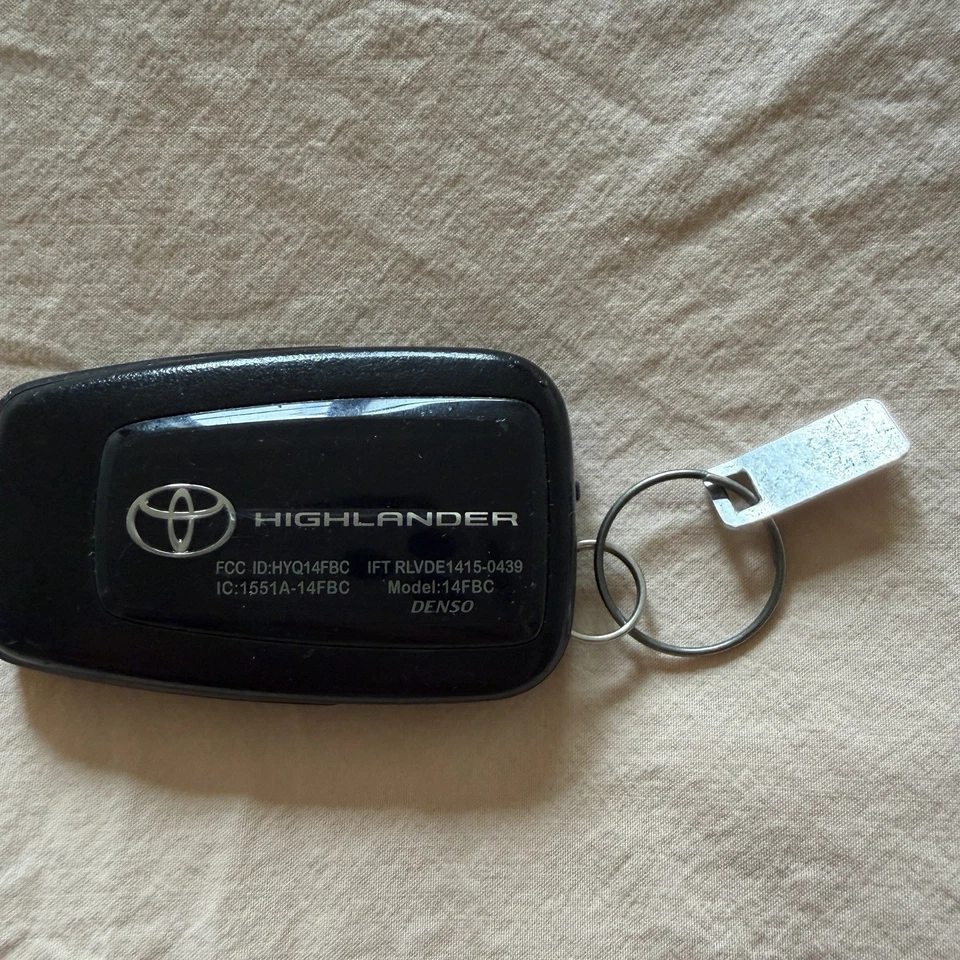 OEM 2020-2022 TOYOTA HIGHLANDER SMART KEY KEYLESS REMOTE KEY FOB HYQ14FBC -Read! - Image 2 of 4