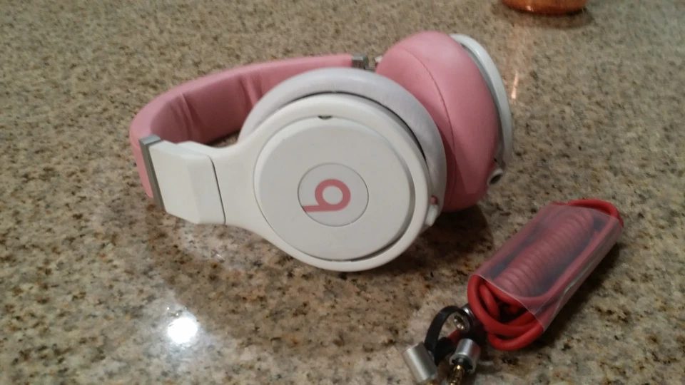 Beats by Dr. Dre Pro Beats Over the Ear Headphones Pink Limited Edition - Image 2 of 4
