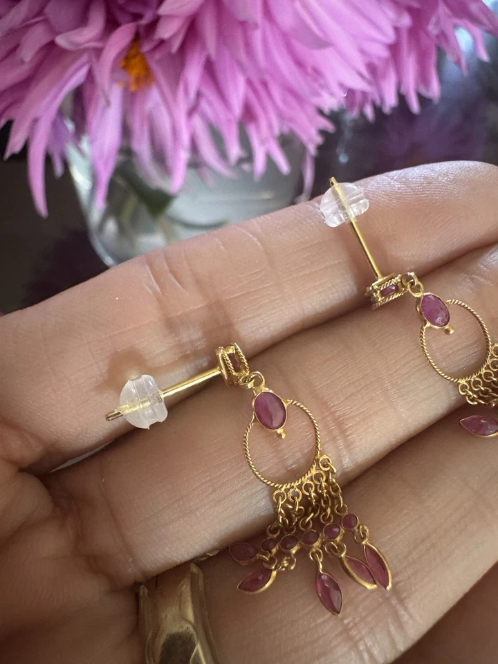 Preciosos Pendientes Araña Rubí Oro Amarillo 18K - Elegante Diseño Colgante Foto 4 de 4