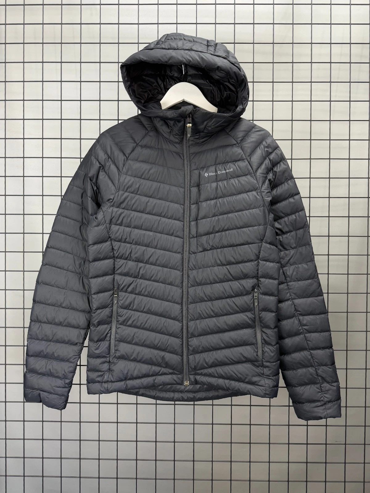 Black Diamond Hooded Down Jacket Mens Small Gray Lightweight Puffer Packable
Opens in a new window o