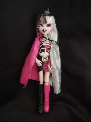 100 % komplett Bratzillaz Cloetta Spelletta Glam Gets Wicked Puppe 2012 BESCHREIBUNG LESEN 
