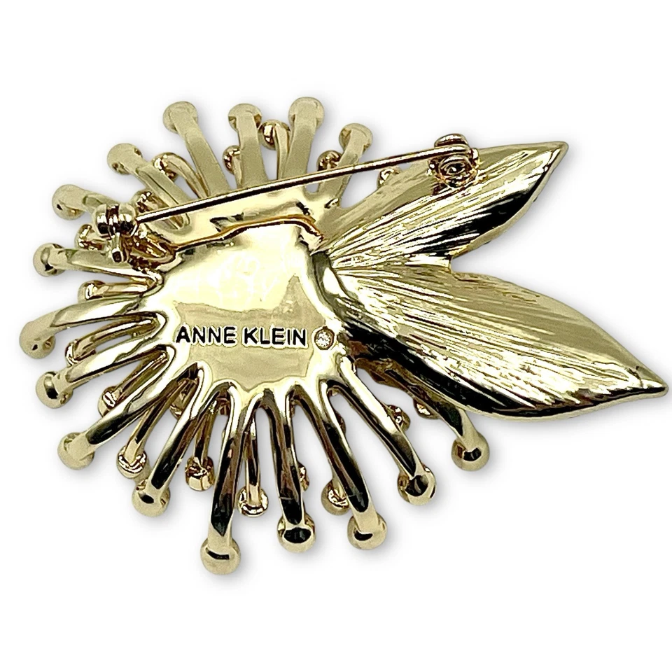 Broche prendedor flor 3D ANNE KLEIN mega pedrería perla como nuevo + caja Foto 2 de 4