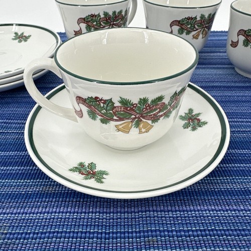 Johnson Brothers VICTORIAN CHRISTMAS Coffee Tea Cups + Saucers Set of 4 ENGLAND - Picture 2 of 24