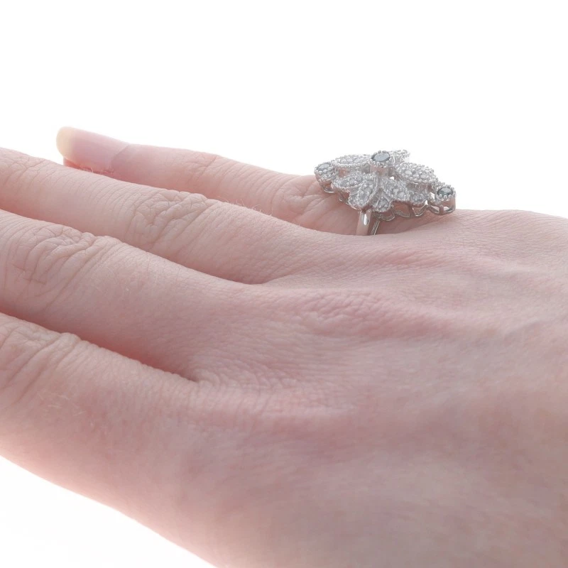 Elegante anillo de cóctel con racimo de diamantes azules de oro blanco - 10 k 0,50 ctw tratado floral Foto 4 de 4