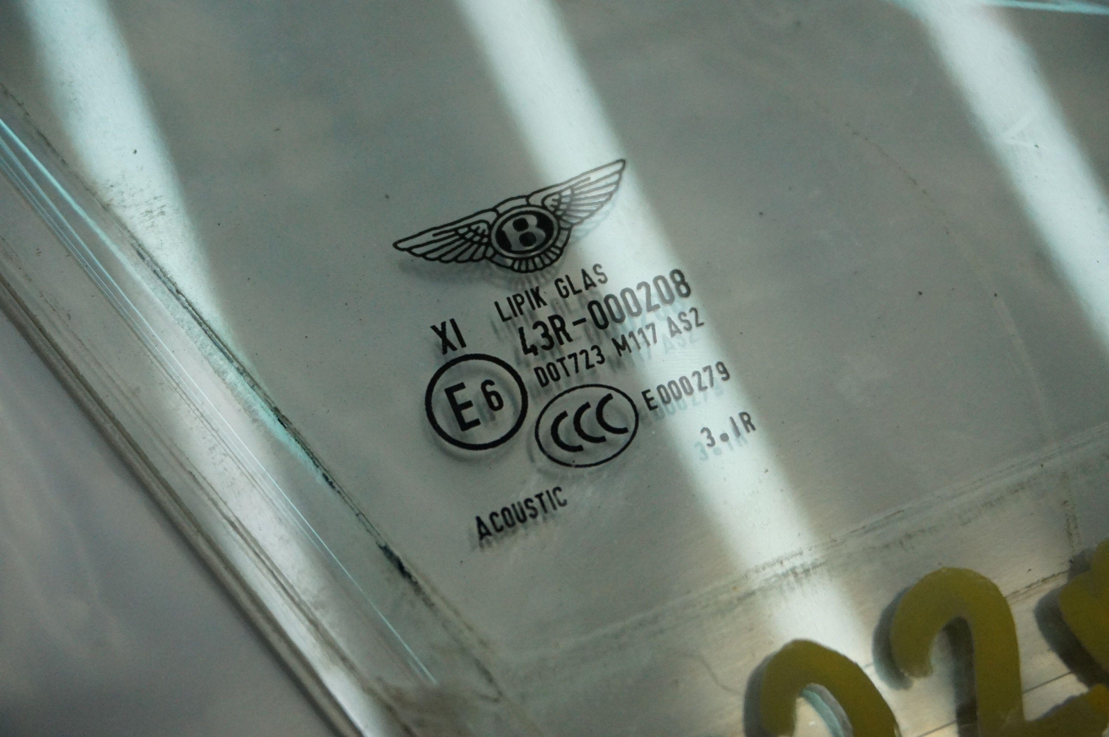 Front Right Sealed Vent Window Glass 3Y5845114E Bentley Mulsanne 10-20