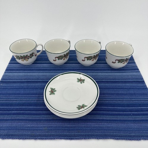 Johnson Brothers VICTORIAN CHRISTMAS Coffee Tea Cups + Saucers Set of 4 ENGLAND - Picture 23 of 24