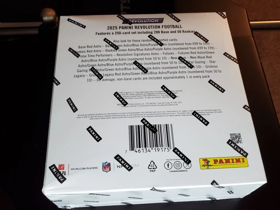 2025 Panini Revolution Megabox 全新 现货 - Jaxson Dart Skattebo RC — 第 2/3 张图片