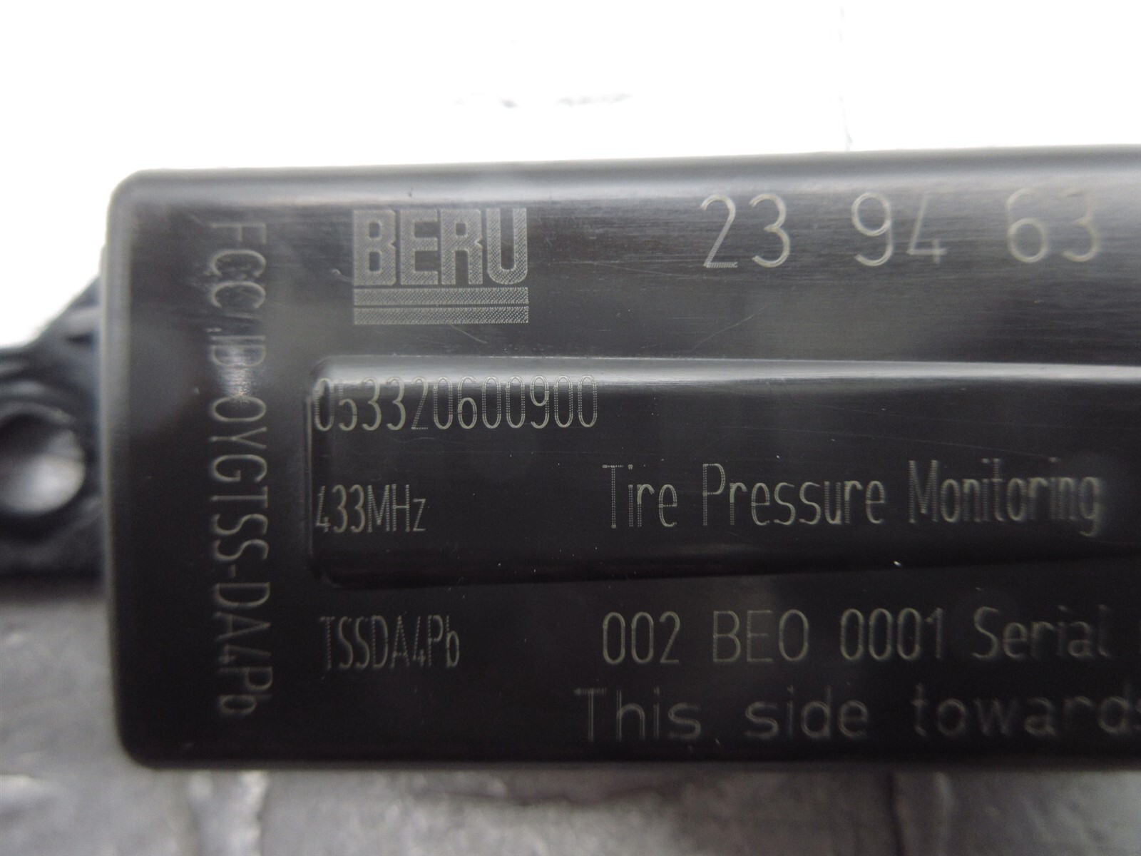 2008 Ferrari F430 Spider 239463 TPMS Tire Pressure Monitor System Antenna Unit