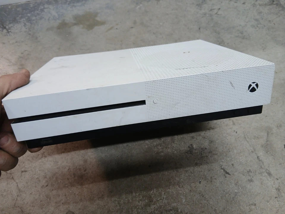 Microsoft Xbox One S, foto 1 di 5